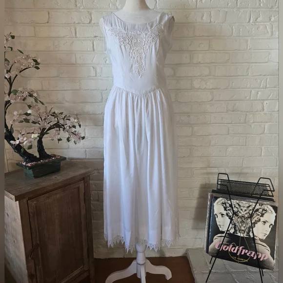 VTG 1960s/70s Lace Dress With Bow Detail, Flowy, Boho/Prairie - Picture 6 of 10